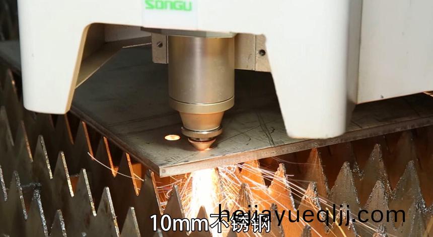 光纖切(qie)割設備切(qie)割(ge)鋁(lv)闆(ban)