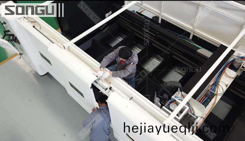 金屬(shu)激(ji)光(guang)切(qie)割設備啟動