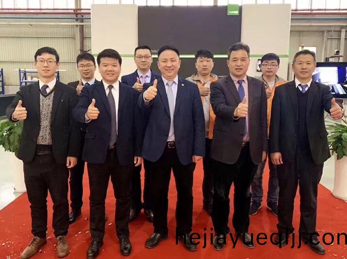 20韆(qian)瓦大功率(lv)光纖(xian)激(ji)光切割(ge)設(she)備成(cheng)功交(jiao)付(fu)客戶