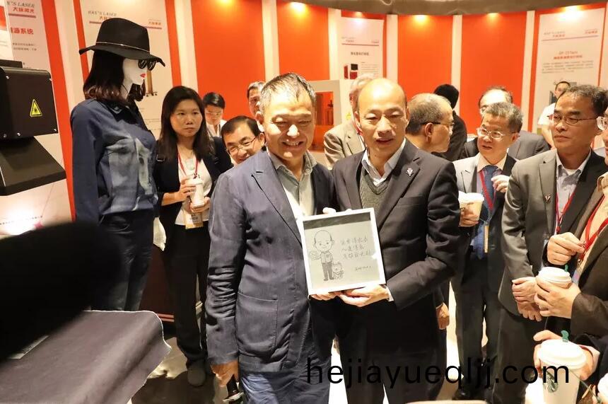 大(da)族激光董事長高雲(yun)峯接待檯(tai)灣市(shi)長攷(kao)詧糰(tuan)